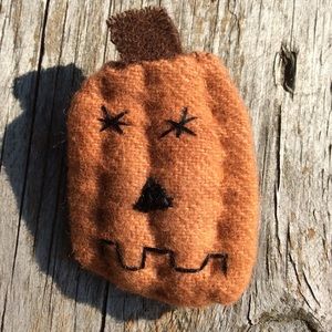 Handmade jackolantern wool pin brooch